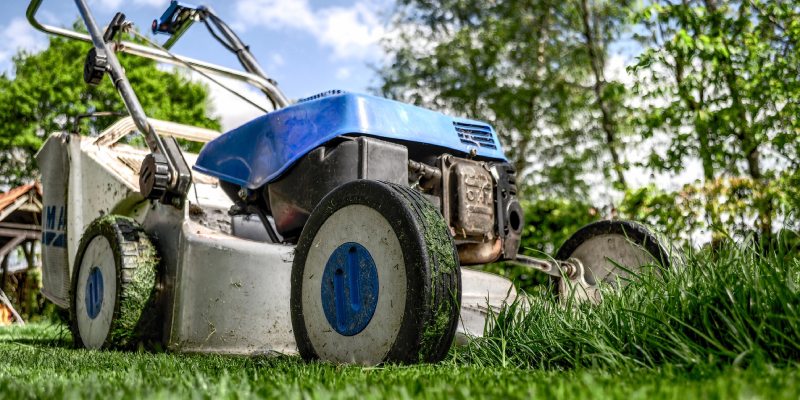 Het maaien van je gazon is één van de onderhoudstaken in je tuin.