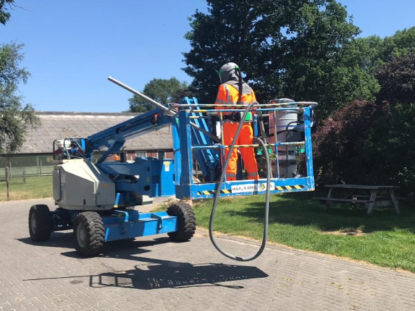 Groentechniek Klomp kan helpen met de eikenprocessierups te bestrijden in Raalte.