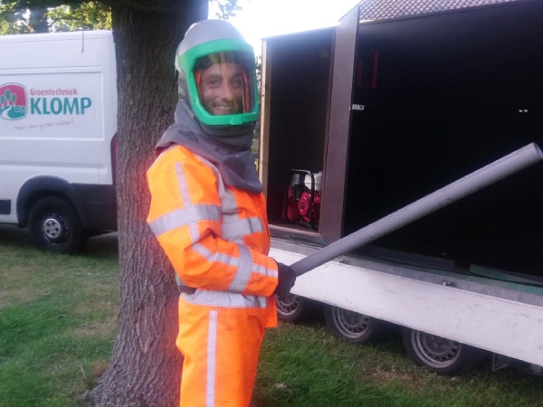 Wanneer je de eikenprocessierups wilt bestrijden in Almelo, kan Groentechniek Klomp je helpen